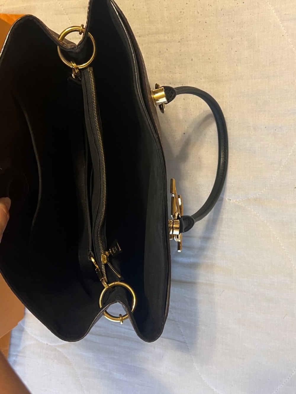 Louis Vuitton Riverside Handbag - Picture 3 of 7